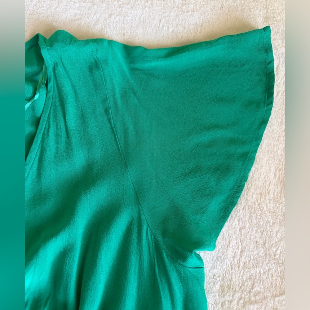 Primark Care Vibrant Green V-Neck Dress, Short‎ Bell Sleeve Sz 8 - Picture 4 of 8